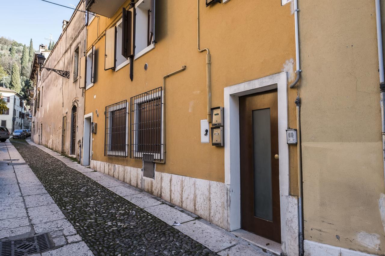 Flats4Rent Silvia Apartment Verona Bagian luar foto
